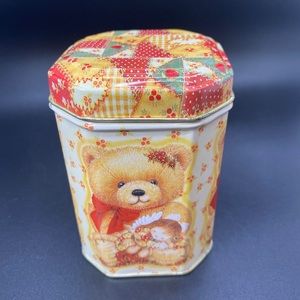Vintage Wick n Tin Candle with bears on the tin